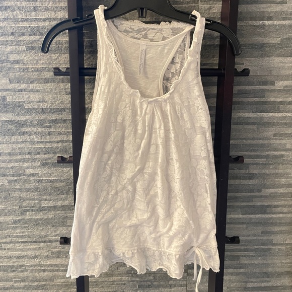 Powder Room Racer Back Floral Pattern Top - Picture 3 of 11